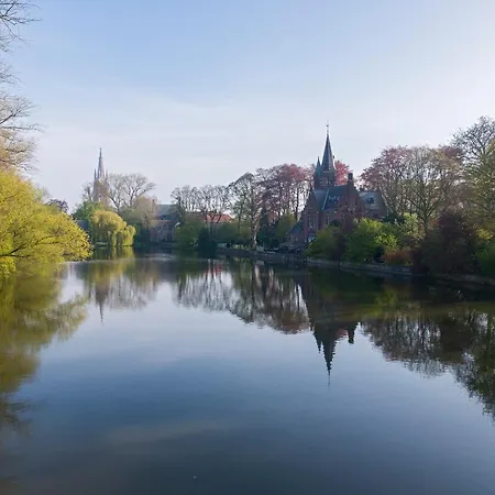 The Queen's Twelve By Romy&travis * Brugge