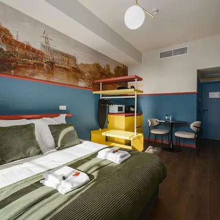 The Queen's Twelve By Romy&travis Aparthotel