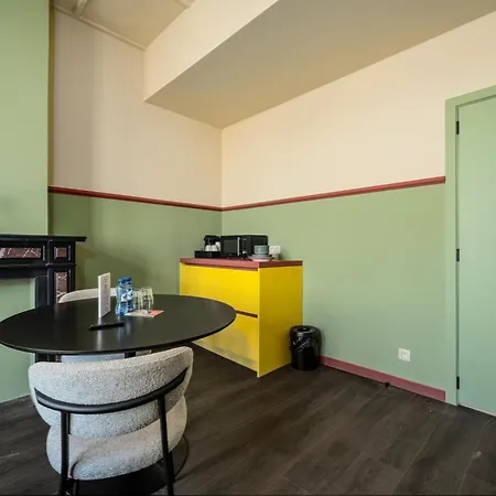Aparthotel The Queen's Twelve By Romy&travis