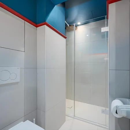 Aparthotel The Queen's Twelve By Romy&travis *