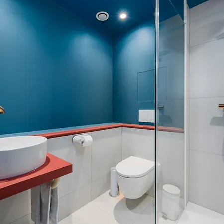 The Queen's Twelve By Romy&travis Aparthotel