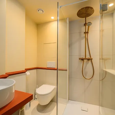Apartmanhotel The Queen's Twelve By Romy&travis Brugge