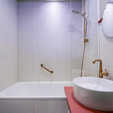 The Queen's Twelve By Romy&travis Apartmanhotel *