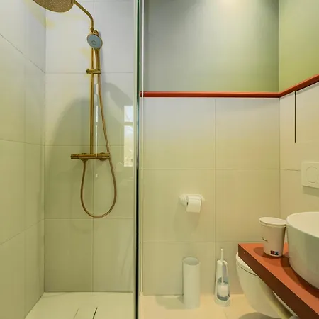 The Queen's Twelve By Romy&travis Aparthotel Bruges