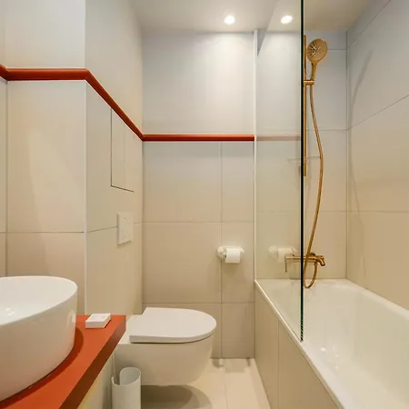 The Queen's Twelve By Romy&travis Apartmanhotel *