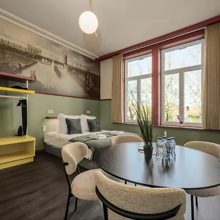 The Queen's Twelve By Romy&travis Hotel apartamentowy Brugia